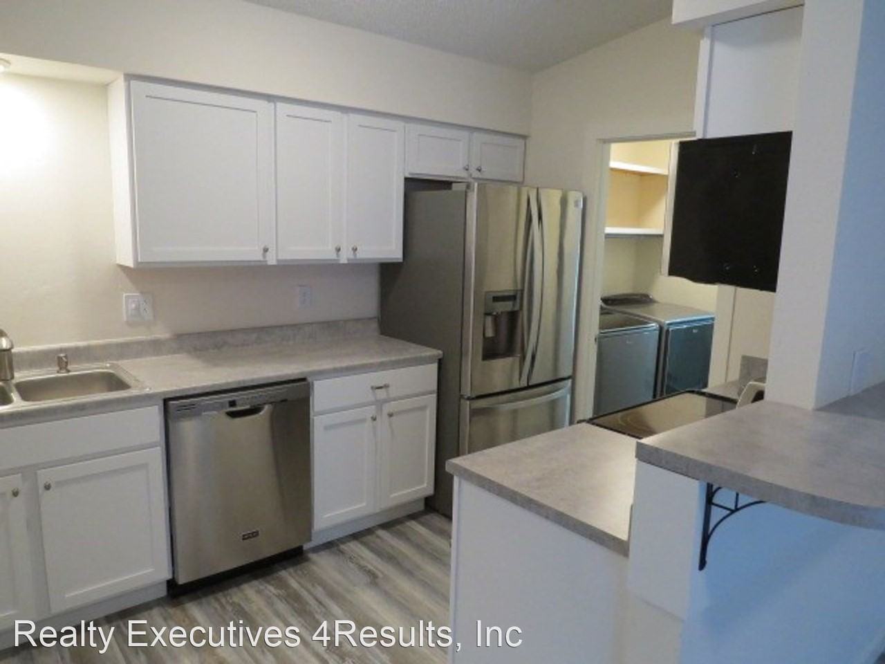 Eastgate Village Apartments 1707 E 24th Ave, Hutchinson, KS 67502