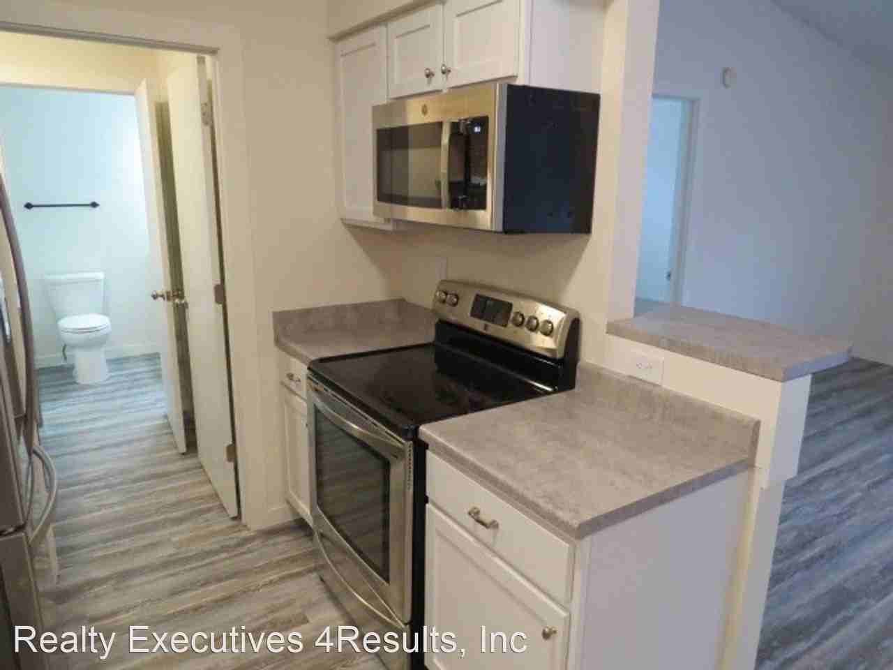 Eastgate Village Apartments 1707 E 24th Ave, Hutchinson, KS 67502