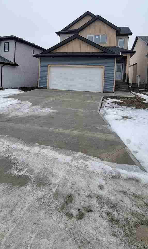 31 Snowy Owl Cres 1, Winnipeg, MB R3X 0V2 4 Bedroom House for 2,700