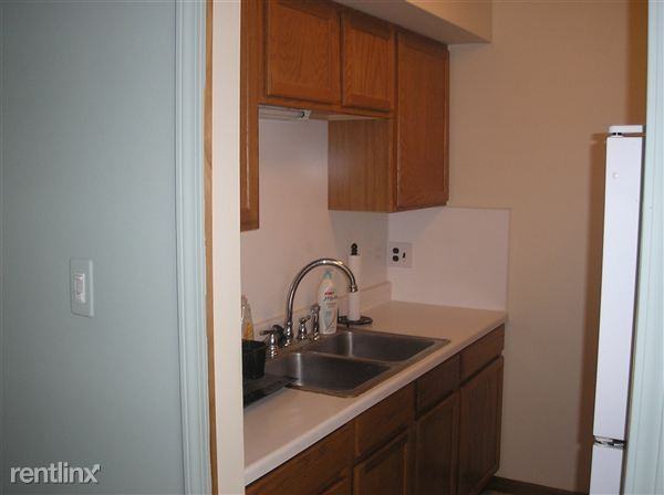 Sutton Farms Apartments 28315 Greenbriar Way, Woodhaven, MI 48183