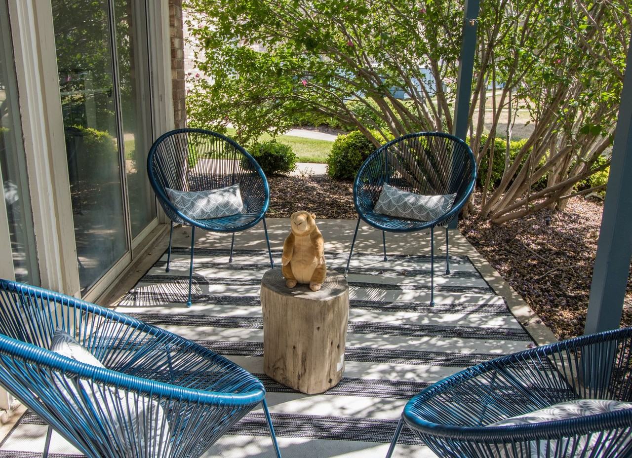 Come live the good life here at Creek bend Apartments! 6209 W