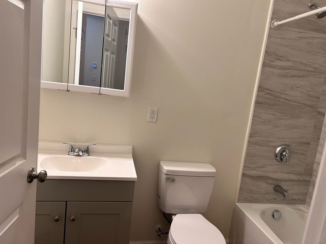 Bella Vista Ansonia Apartments 497 E Main St, Ansonia, CT 06401 Zumper