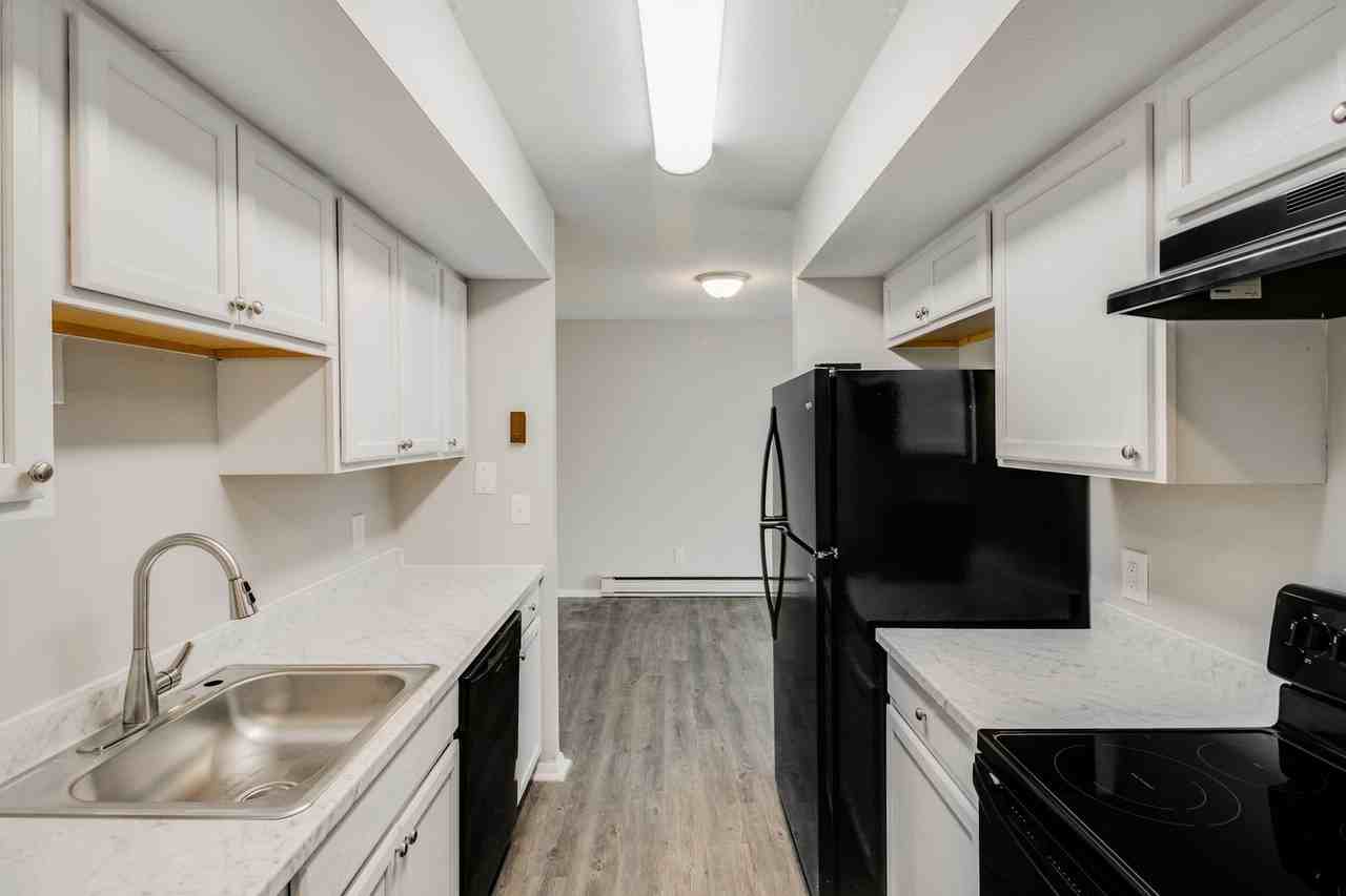 Renaissance Apartments (A to Z Properties LLC) 720 W Michigan Ave