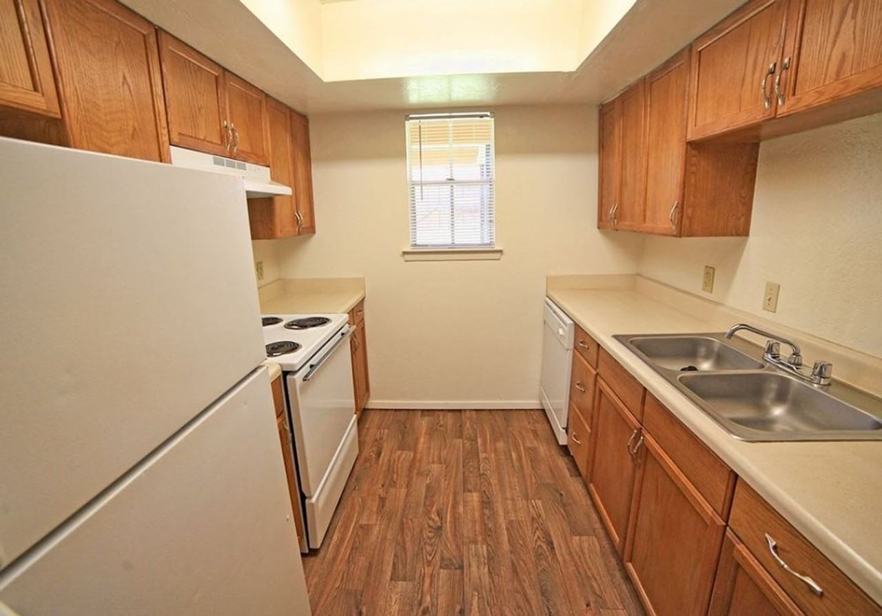 Castlewood Apartments 2045 Bert Kouns Industrial Loop, Shreveport, LA