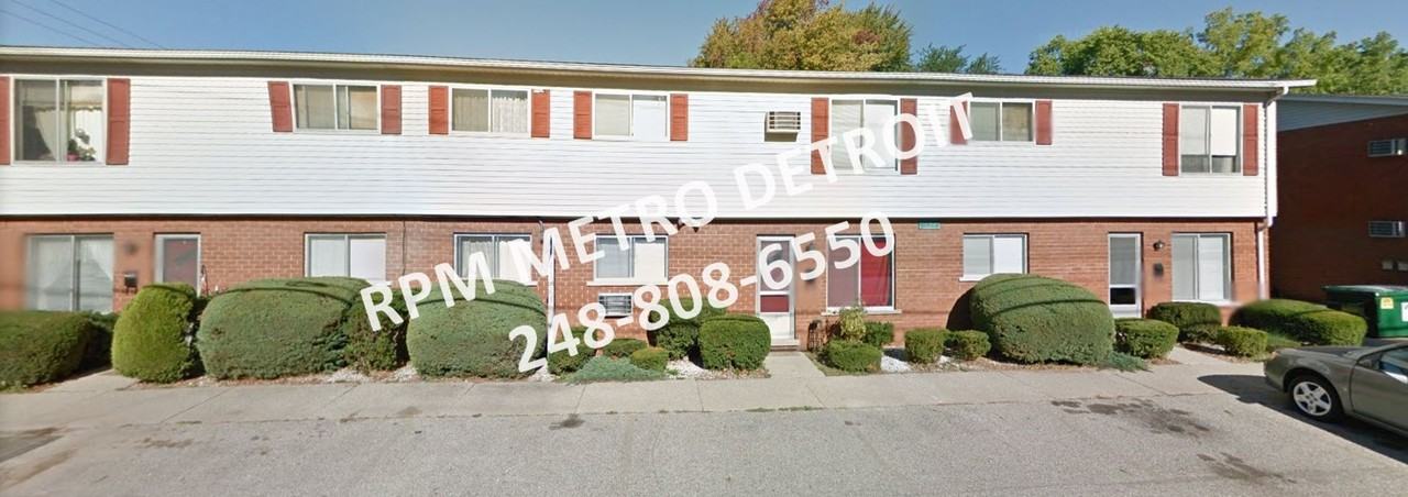 36247 Hathaway St Apartments in New Baltimore Historic District, New