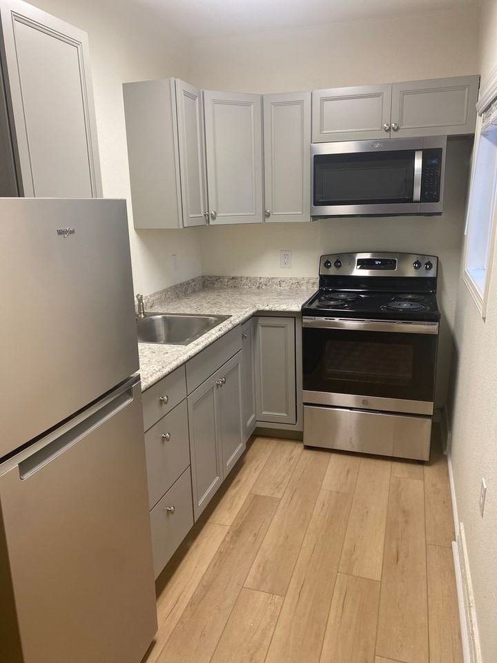 173 554, 556 NW Canyon Drive Apartments 554 & 556 NW Canyon Drive