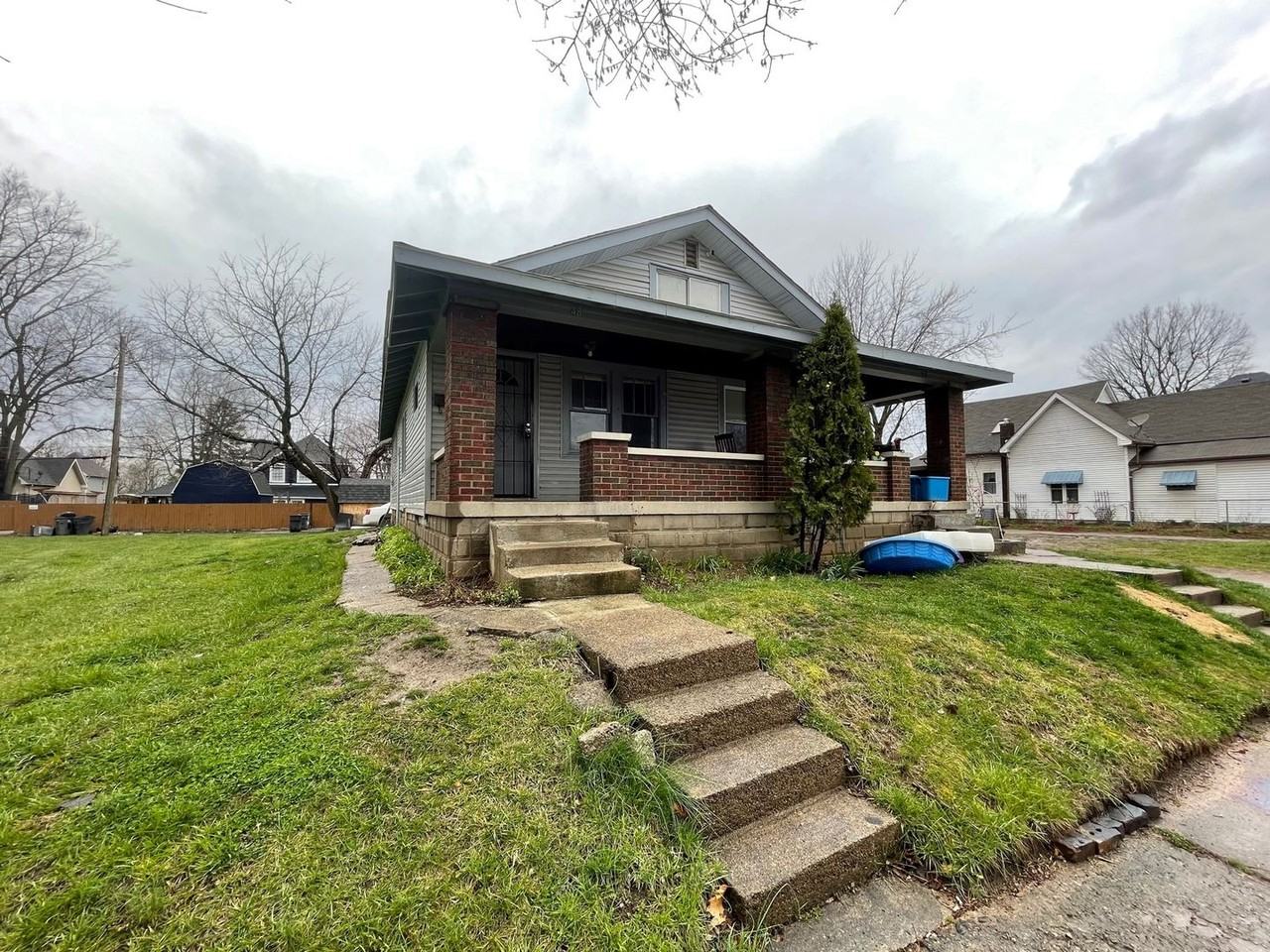 Large 1BR with loft with new flooring! Apartments 50 N Temple Ave