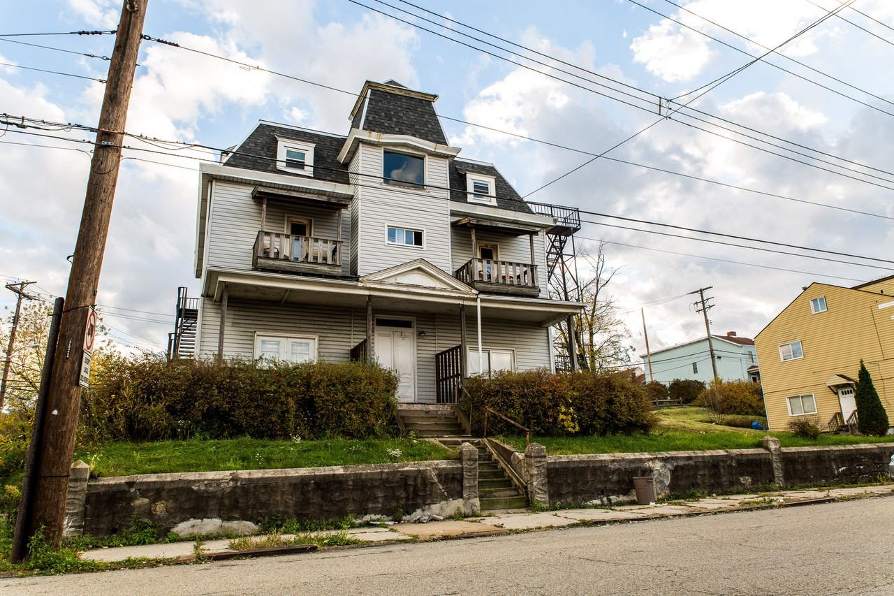 1028 E Warrington Ave, Pittsburgh, PA 15210 Apartment for Rent