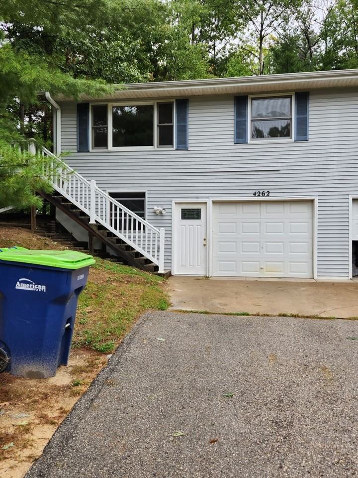 4260 4262 Eagle Crest Apartments 4262 Eaglecrest Dr, Williamsburg, MI