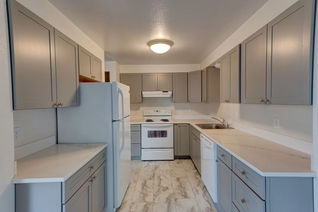 M0646Prairie Village 304 N. Main St Apartments 304 N Main St