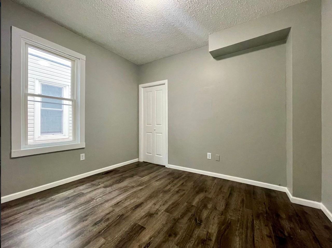 587 Charles Avenue Apartments 587 Charles Ave, St. Paul, MN 55103