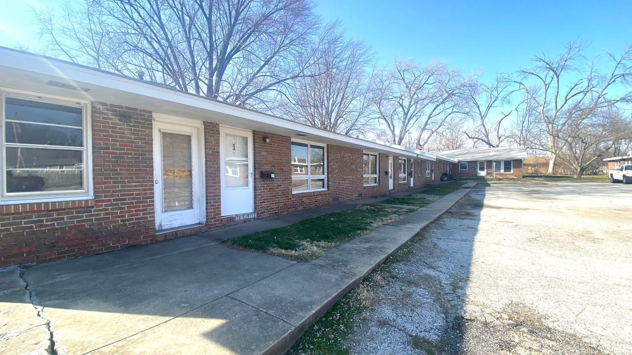 1003 Veerman Apartments in Pekin, IL 61554 Zumper