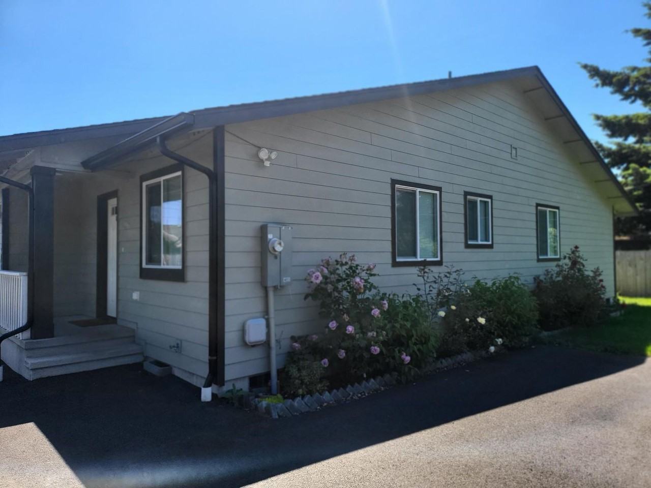 Washington Duplex Apartments 609 S Washington Ave, Centralia, WA