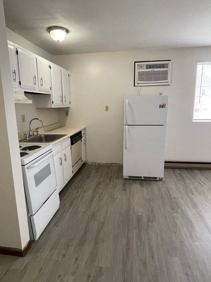 124 West Manlius Street Apartments 124 W Manlius St, East Syracuse