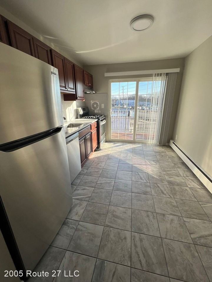 Fox & Foxx BROOKVIEW at Edison 7 Casey Ave Apartments in Edison, NJ