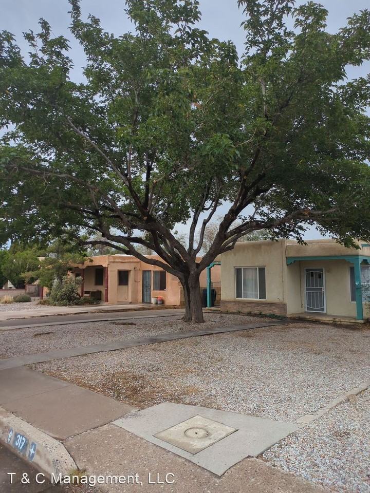 One bedroom duplex with a Garage Apartments 315 Truman St Ne
