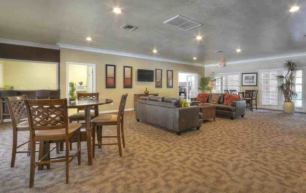 Villas at Cave Creek Apartments 2529 W Cactus Rd, Phoenix, AZ 85029