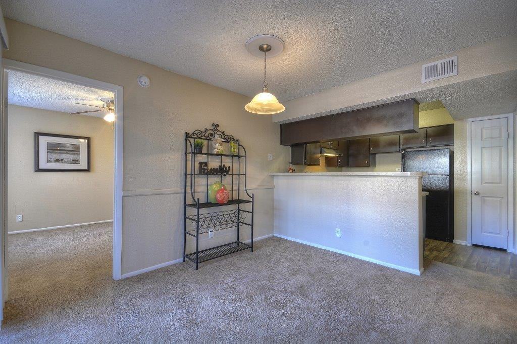 Villas at Cave Creek Apartments 2529 W Cactus Rd, Phoenix, AZ 85029