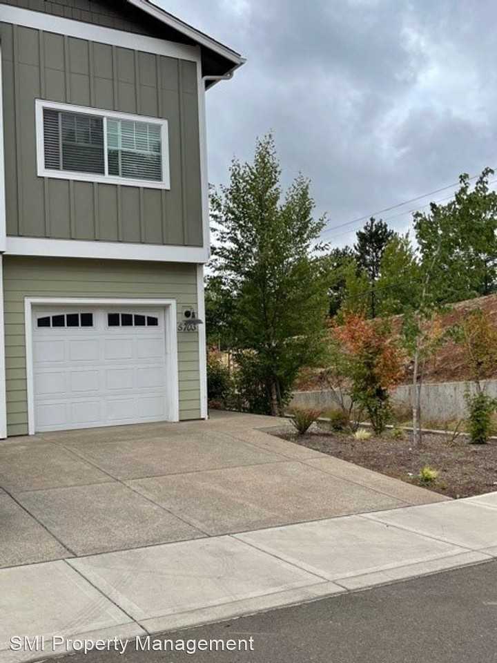 5719 & 5721 Honey Bee St S Apartments in South Gateway, Salem, OR 97306