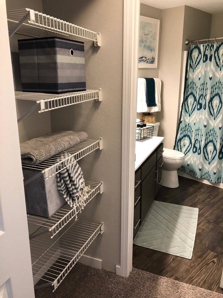 Bristol Village & Bloomington Ferry Rd 8321, Bloomington, MN 55438 1