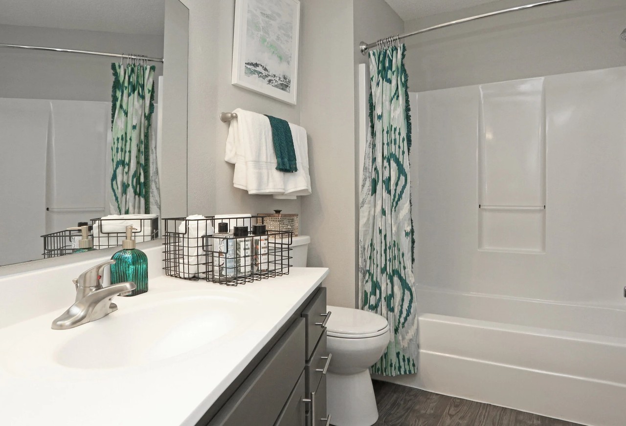 Bristol Village & Bloomington Ferry Rd 8321, Bloomington, MN 55438 1