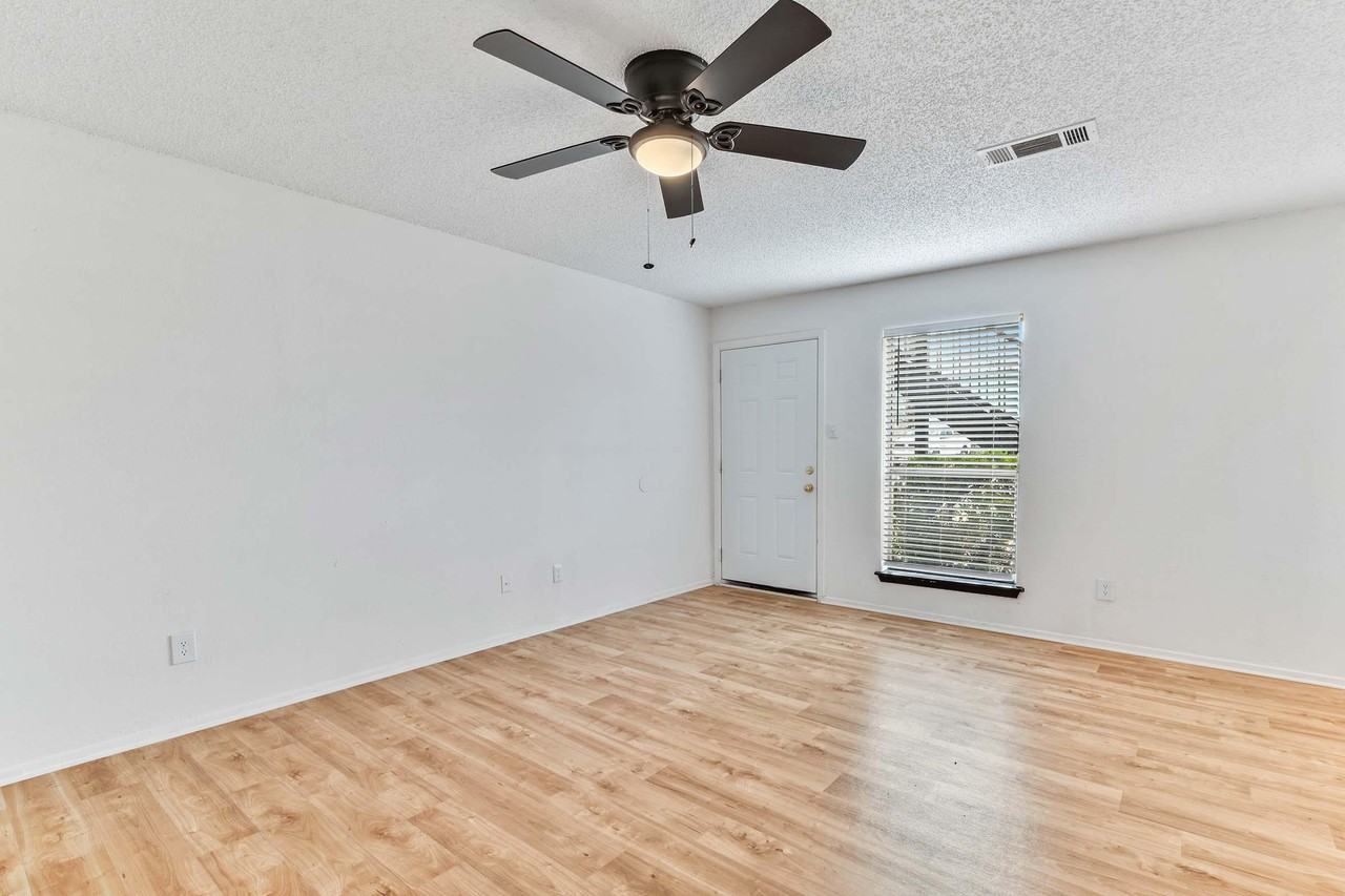 Casa Hills at Collins Park Apartments 818 Tharp St, Arlington, TX 76010 Zumper