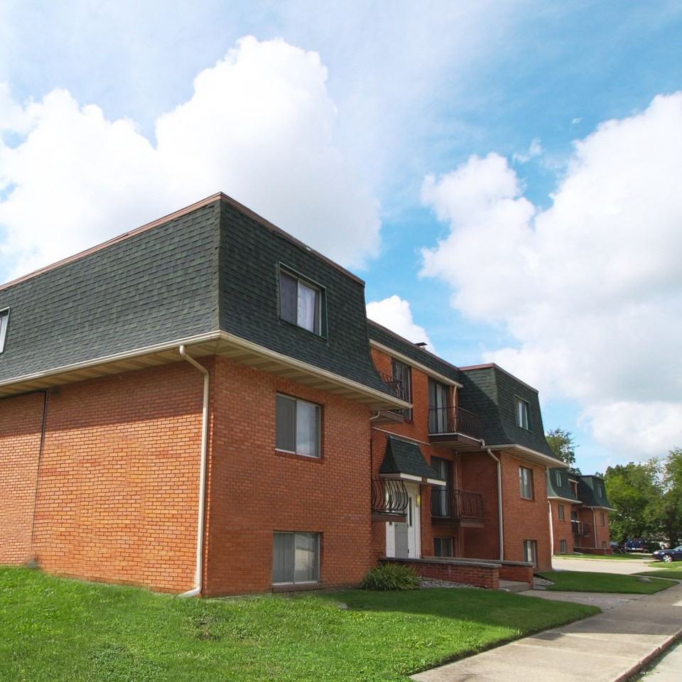 072Michigan East Apartments 306 E Michigan Ave, Urbana, IL 61801