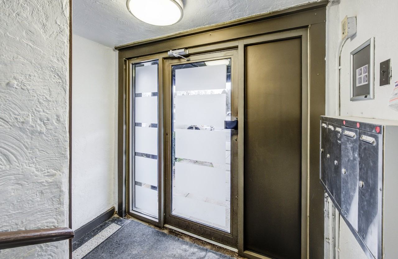 Paisley Gardens Apartments 972 King St W, Hamilton, ON L8S 1L1 Zumper