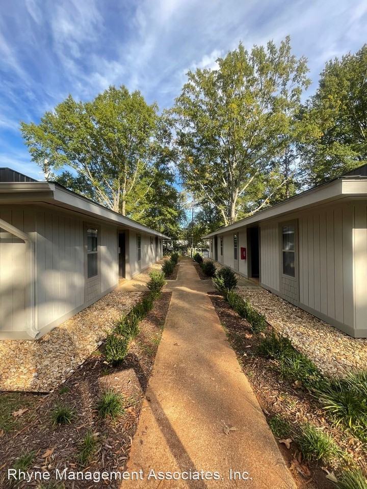 Woodall Apartments 1400 & 1402 Gorman St Near NCSU 1101 Woodall