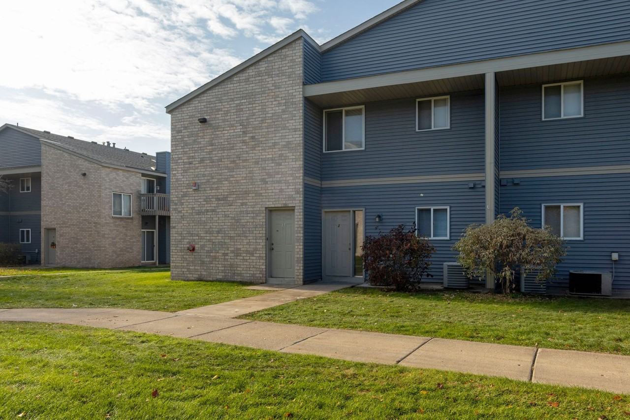 North Cape (Lida 106th Ln) Apartments 660 106th Ln Nw, Coon Rapids