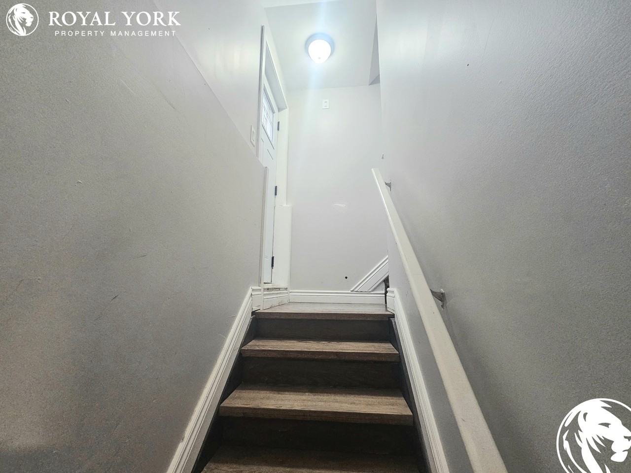 285 Sutherland Avenue, Bradford West Gwillimbury, Ontario L3Z 4H4