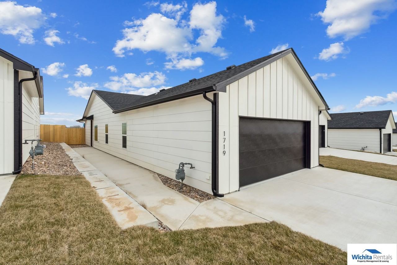 1717 1719 S. Hickory Creek Ct. Apartments in Rainbow Lakes West