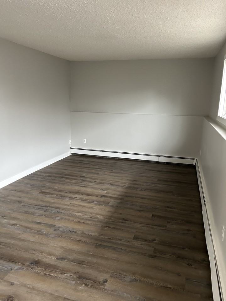 768 20 St Ne Apartments in NE Crescent Heights, Medicine Hat, AB T1C