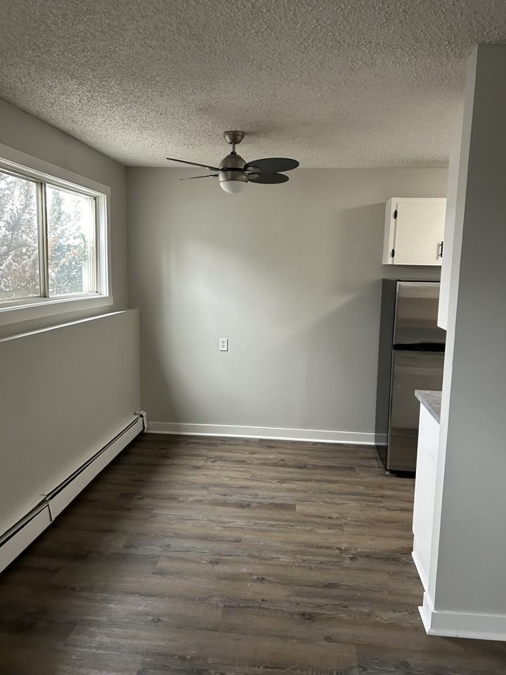 768 20 St Ne Apartments in NE Crescent Heights, Medicine Hat, AB T1C