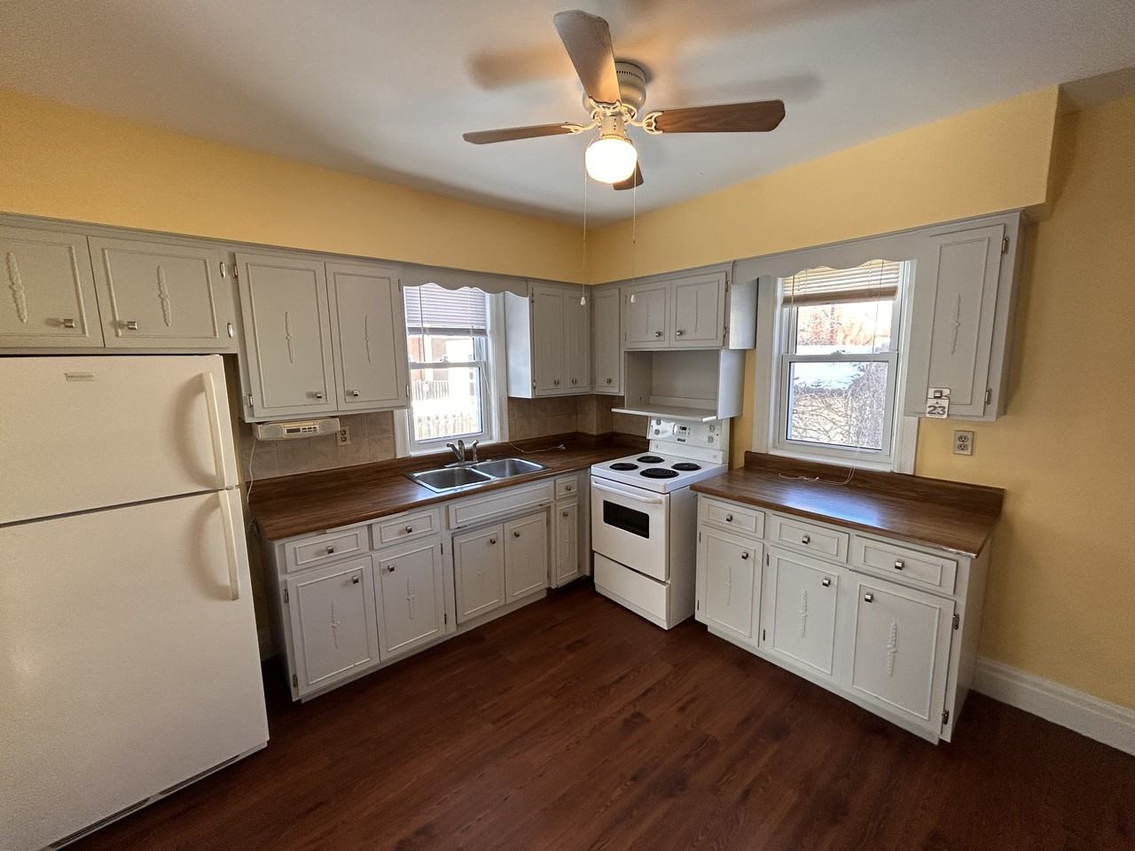 54 Mount Hope Street, Kitchener, ON N2G 2J4 3 Bedroom House for 2,500