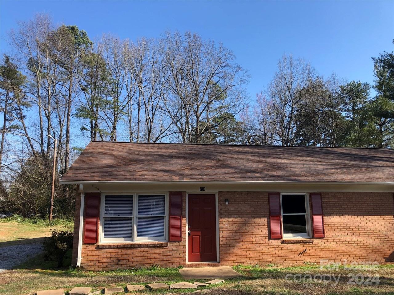 208 Sunny Hill Dr, Lincolnton, NC 28092 2 Bedroom Apartment for 750