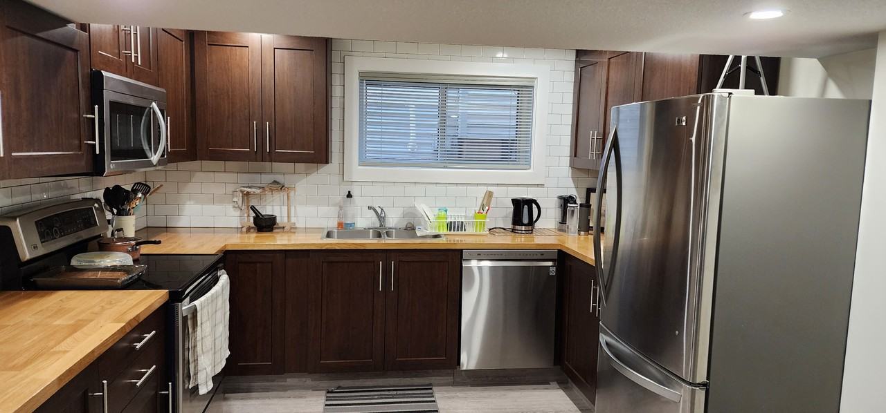 Cozy 1 bed 1 bath basement suite *pets allowed*all utilities included