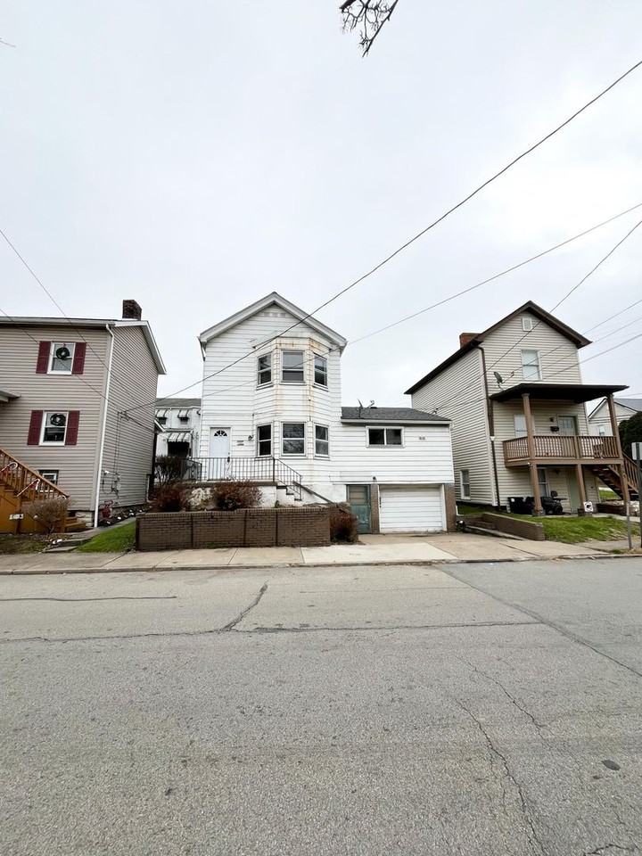 361 S Hamilton Ave, Greensburg, PA 15601 3 Bedroom House for 985/month