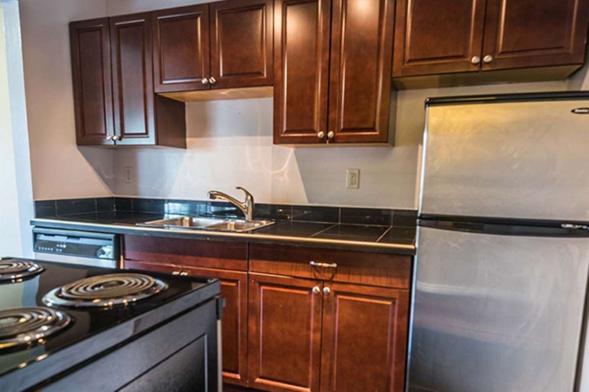 Buckingham Manor Apartments 967 Collinson St, Victoria, BC V8V 3B7