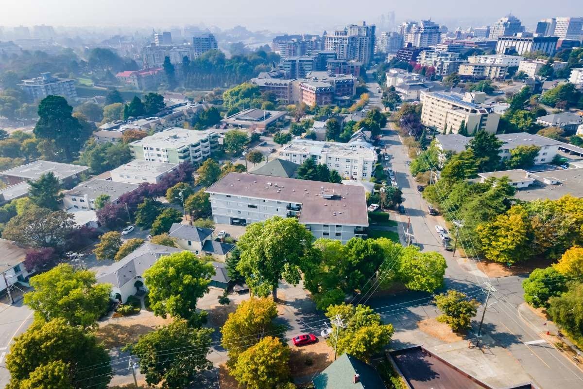 Buckingham Manor Apartments 967 Collinson St, Victoria, BC V8V 3B7