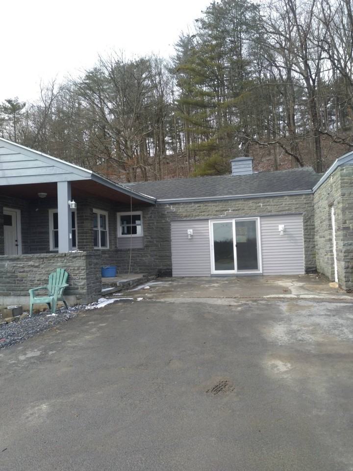State Route 9w, Hannacroix, NY 12087 3 Bedroom House for 2,200/month