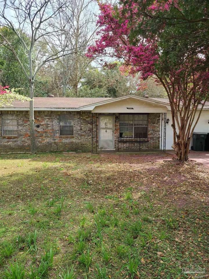 2565 Brooklyn St, Ferry Pass, FL 32514 4 Bedroom Apartment for 1,395