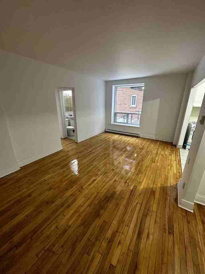 3550 Av. Ridgewood Apartments 3550 Av Ridgewood, Montréal, QC H3V 1C2