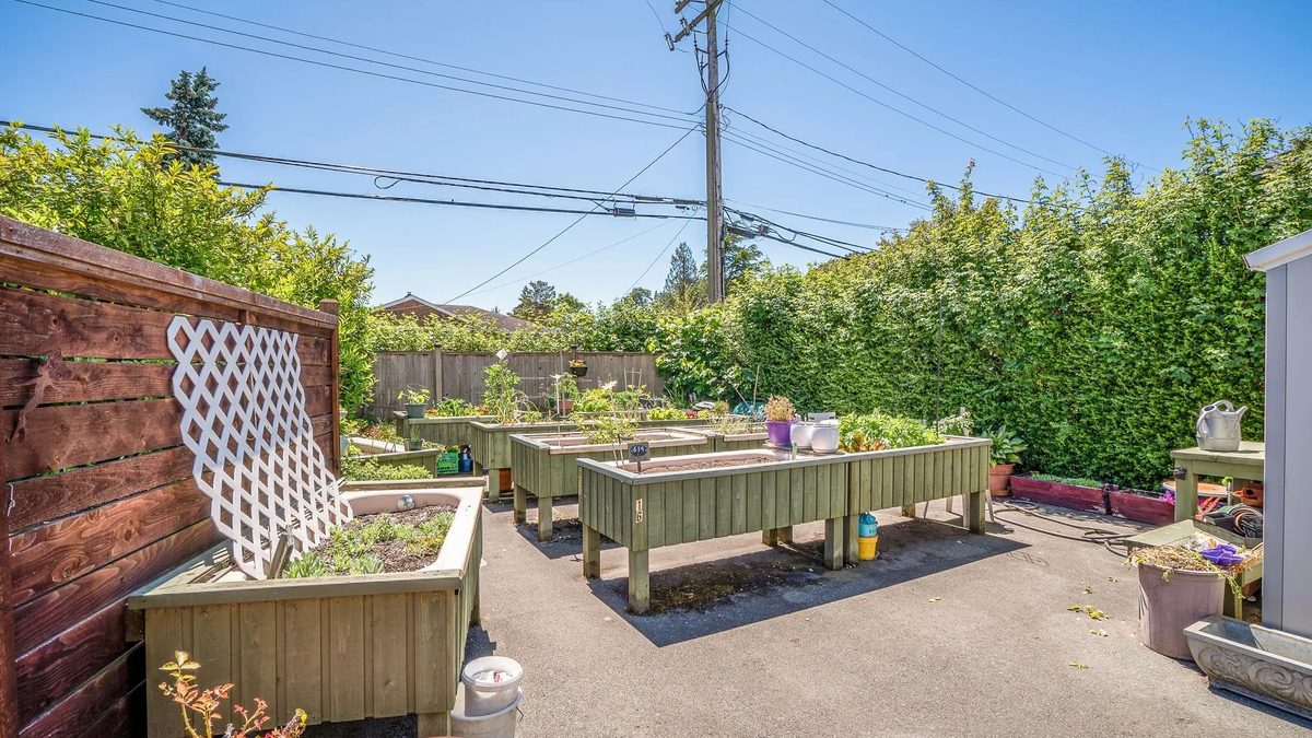 Fraser Tolmie Apartments 1701 Cedar Hill Cross Rd, Saanich, BC V8P