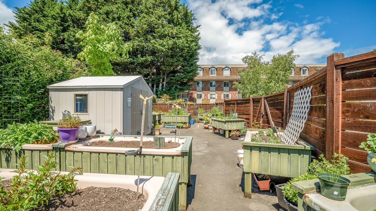 Fraser Tolmie Apartments 1701 Cedar Hill Cross Rd, Saanich, BC V8P