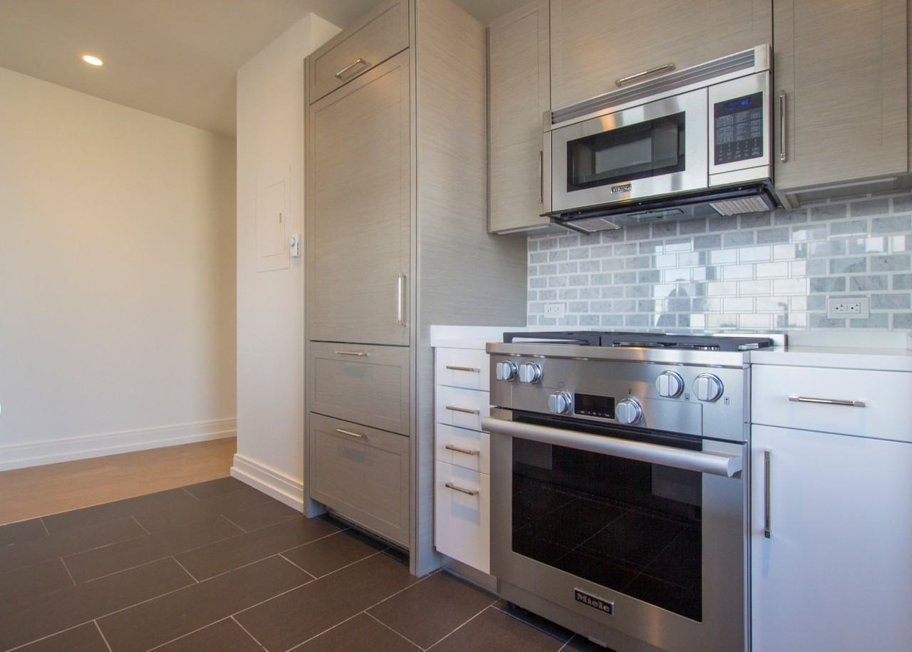 10th Ave 33H, New York, NY 10036 Studio Apartment for 3,831/month