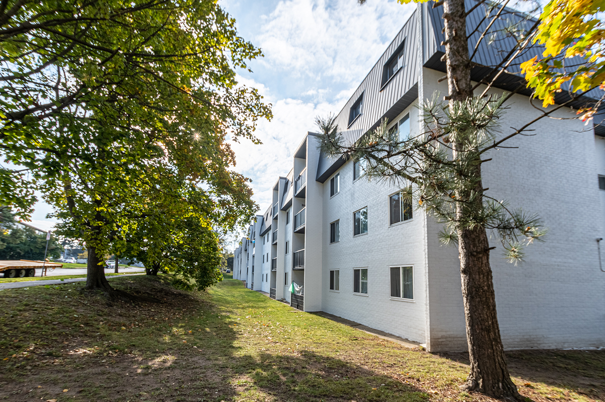 301 & 341 Traynor Ave. / 551 & 533 Vanier Dr. Apartments 399 Traynor