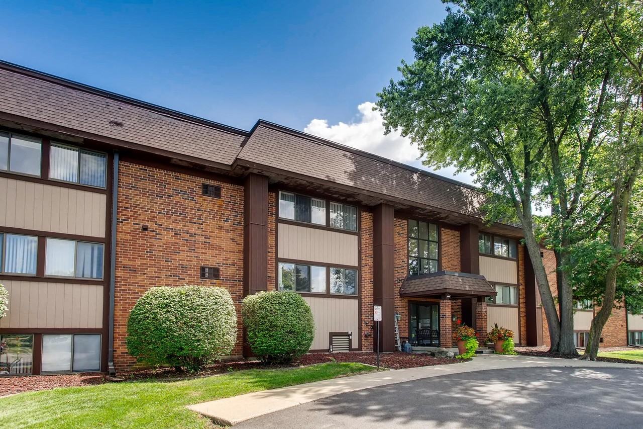 Maple Park Apartments 1330 East Chicago Avenue, Naperville, IL 60540