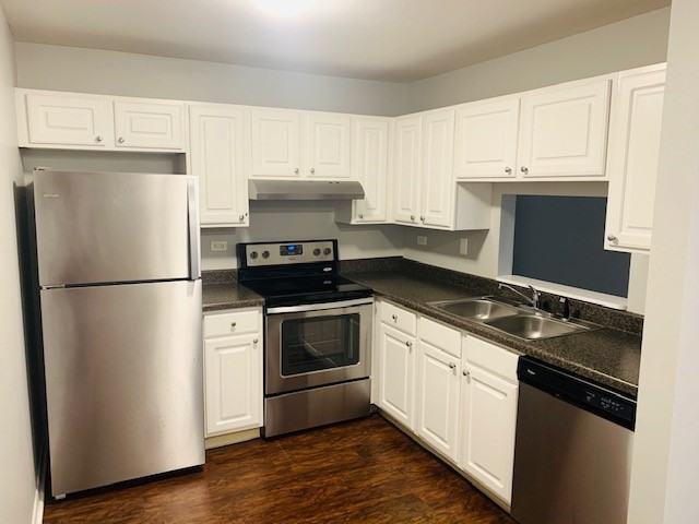 Maple Park Apartments 1330 East Chicago Avenue, Naperville, IL 60540