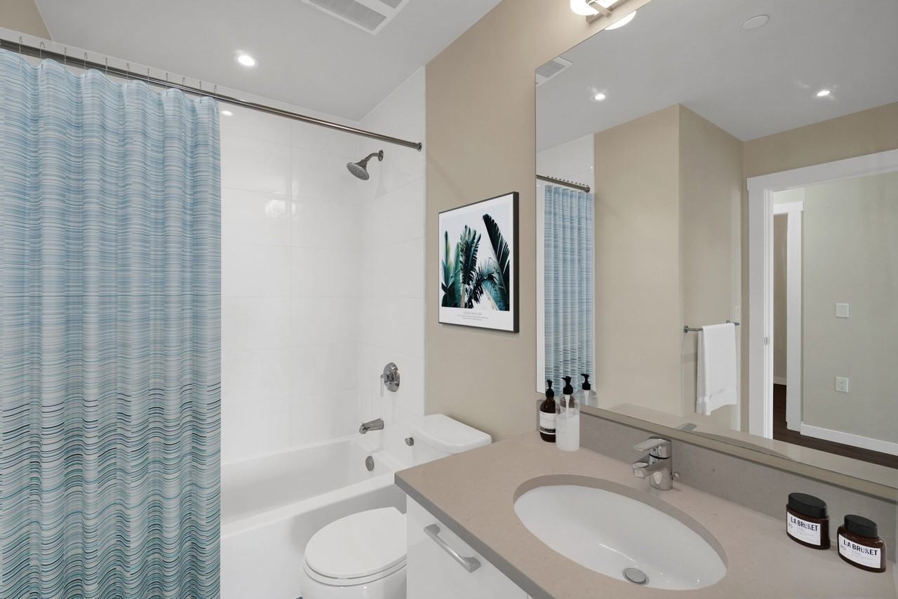 Fraser Flats Apartments 3688 36183688 Sawmill Crescent, Vancouver